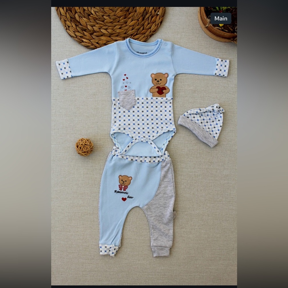NEW Baby Boy 3 Piece Set in High-Quality Cotton with Romantic Bear Pattern.